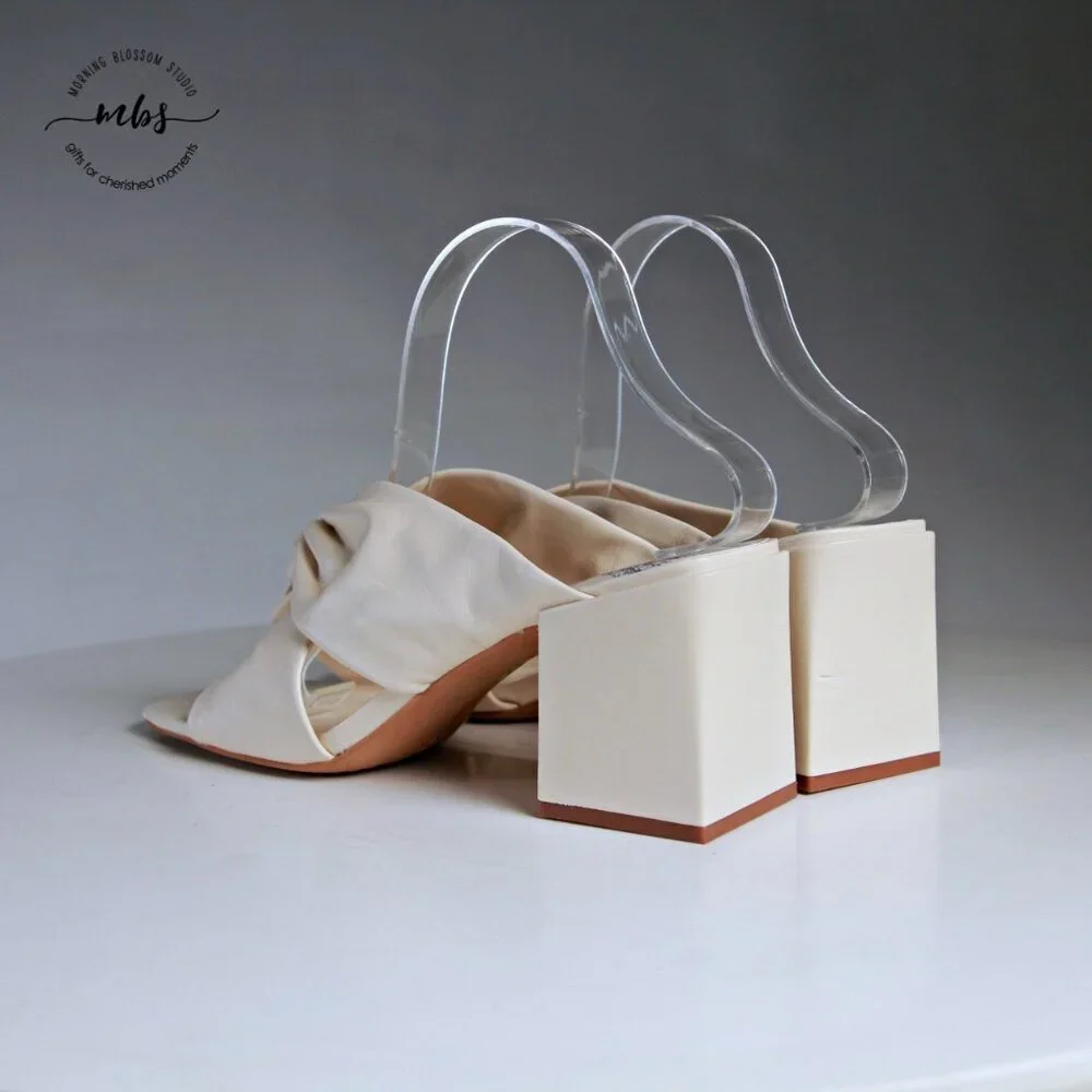 NWT Vince Camuto Jenabie‎ Leather Block Heel Sandals Cream Women 11